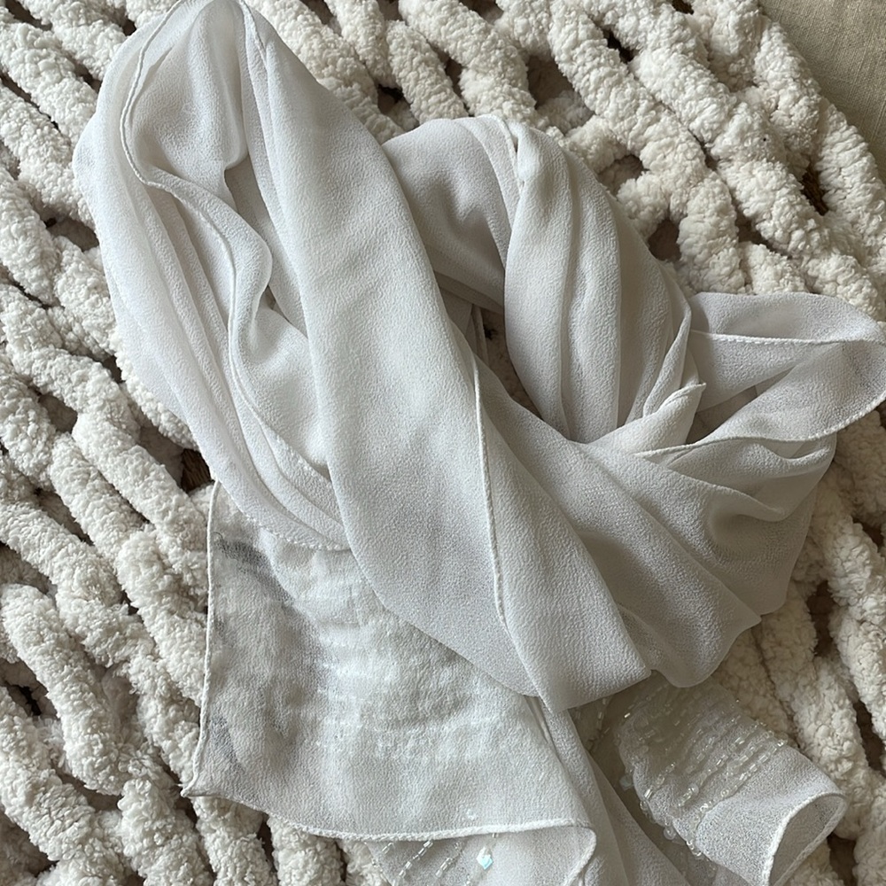 BNWT JONES NEW YORK White Scarf!